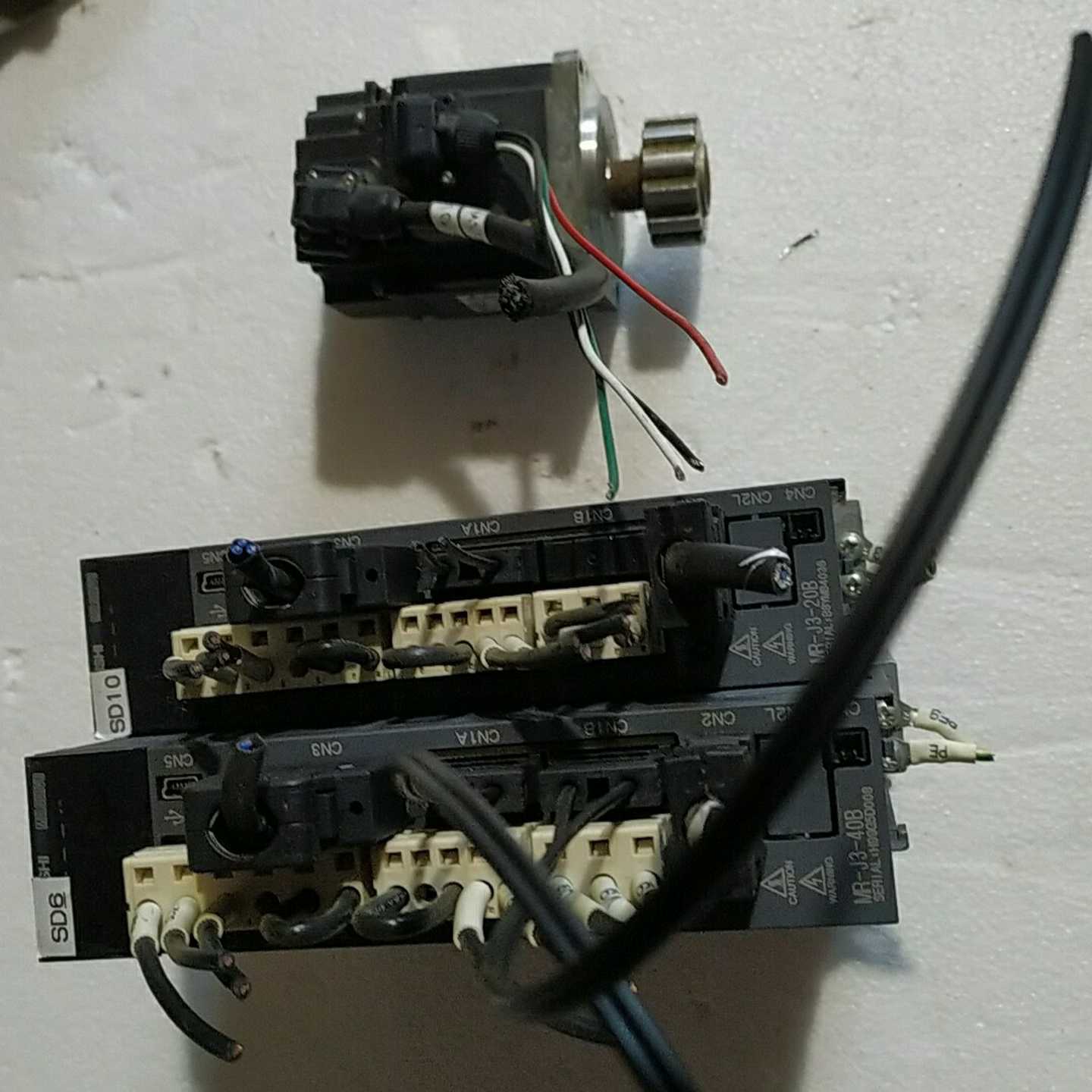 询价~伺服驱动器MR-J3-20B 20A   HF-KP23