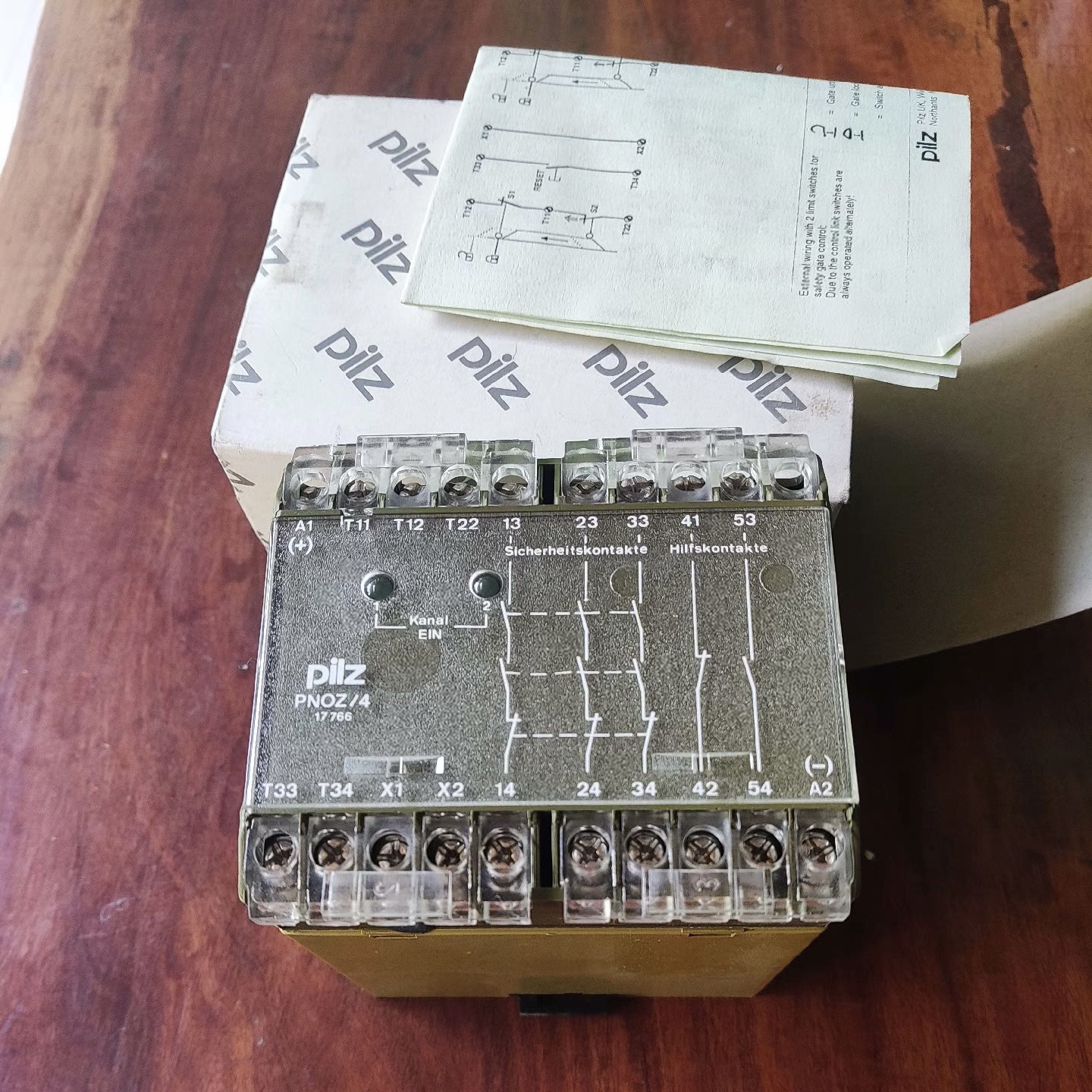 pilz皮尔兹继电器PNOZ/424VDC3S/1S1O订货号474995