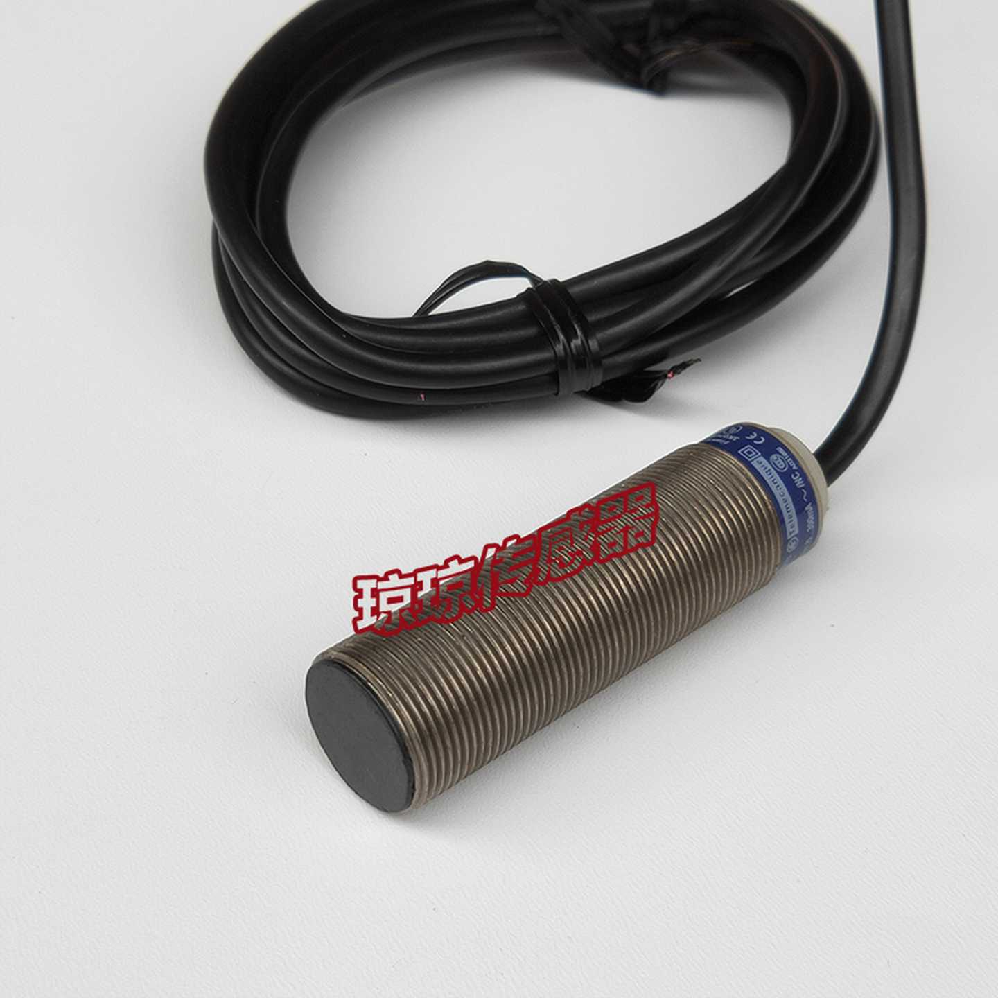 施耐德法国原厂拆机货XS1M18MB230电感式接近开关传感器MA250