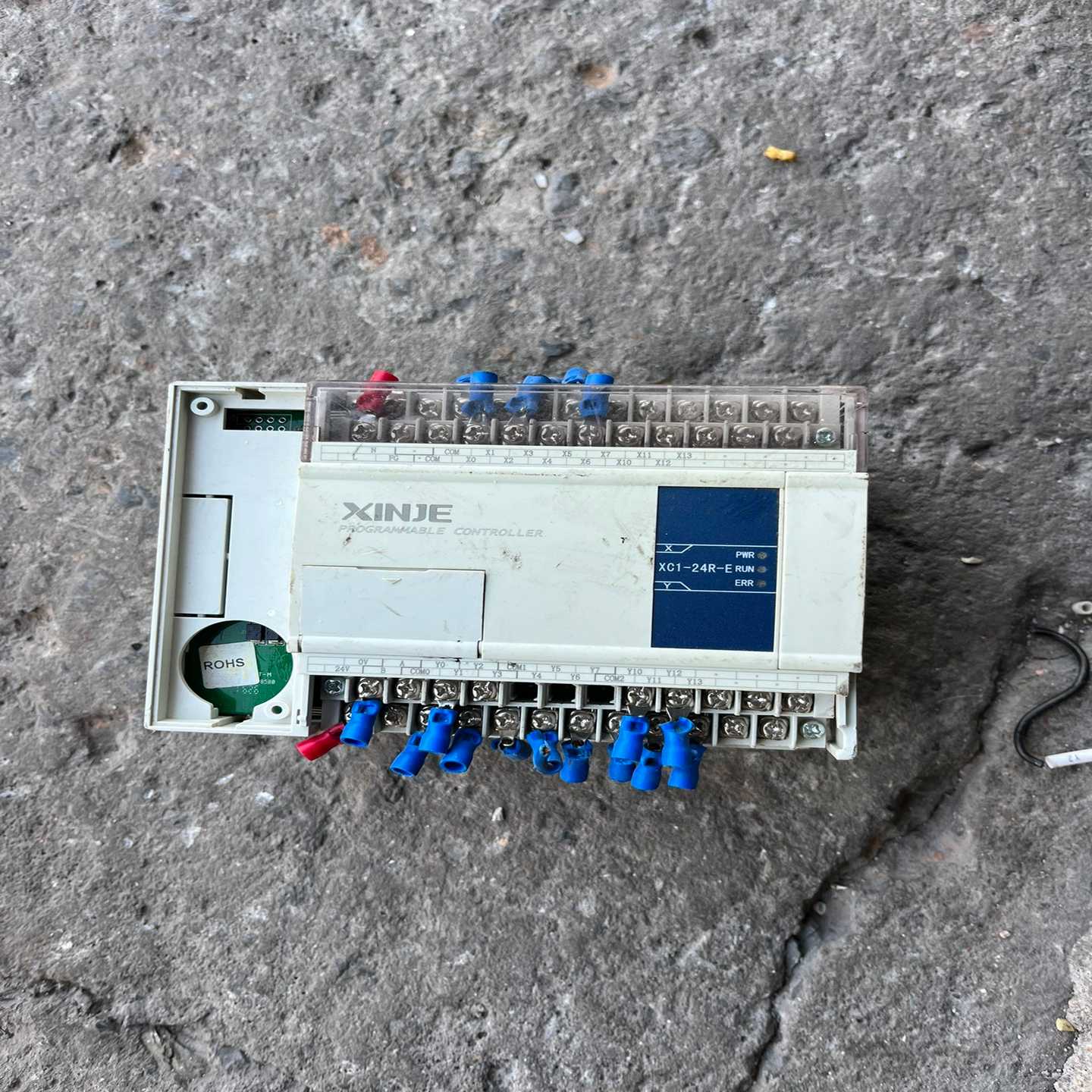 信捷PLCXC1-24R-E，外壳破损，实价可直询价