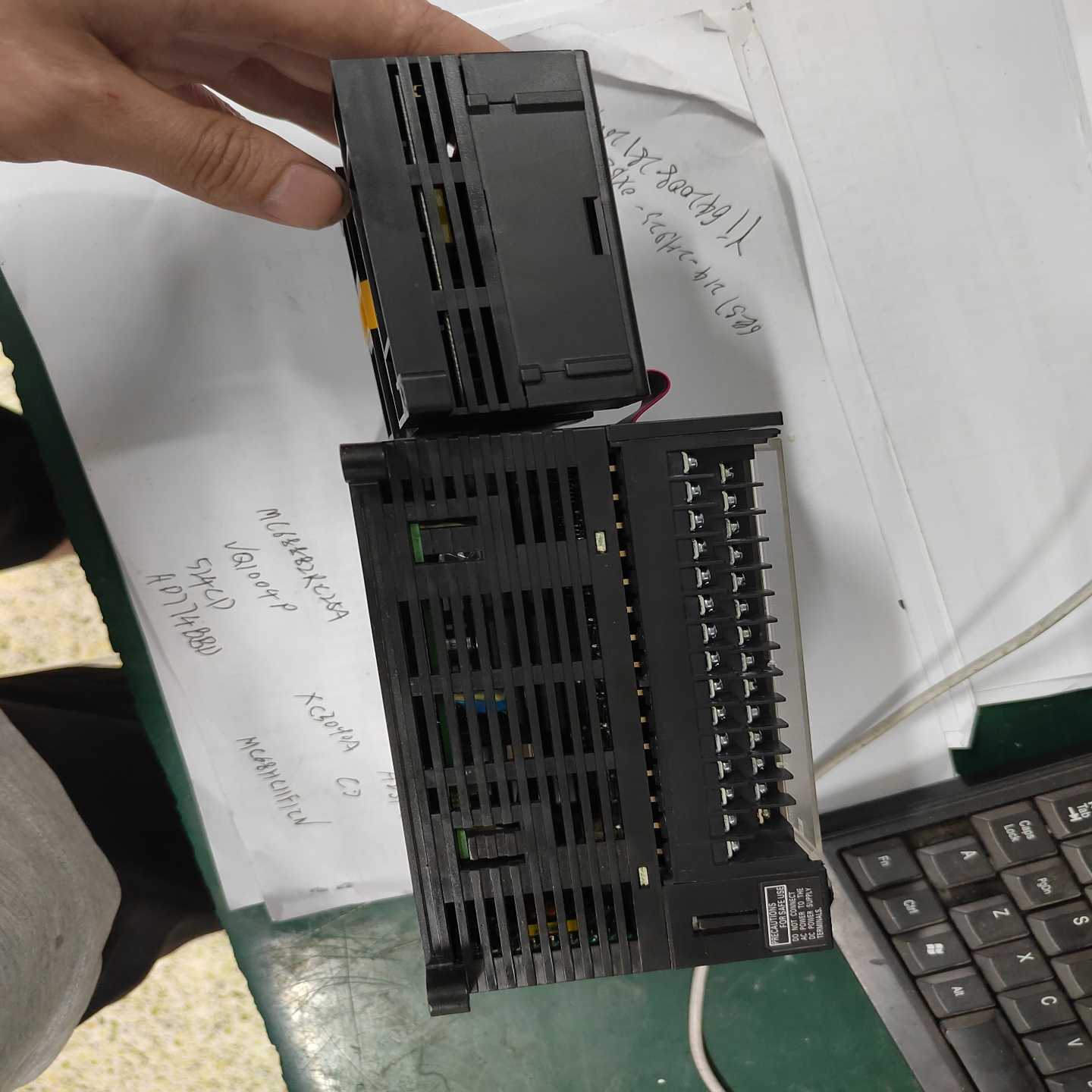 PLC，CP1H-XA40DT-D，使用不到一个月，橙（佳毅工控）