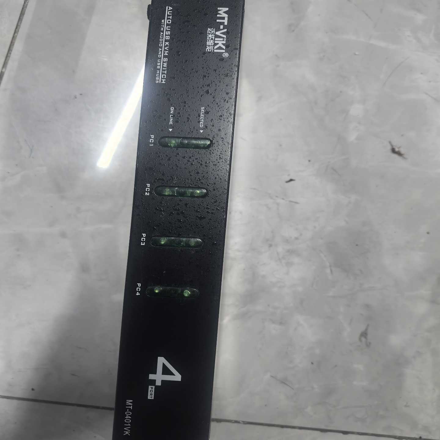 迈拓维矩MT-0401HKKVM切换器正常使用,带挂耳适用