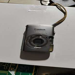 佳能IXUS800IS数码相机，银色机身，600万像素，--议价商品