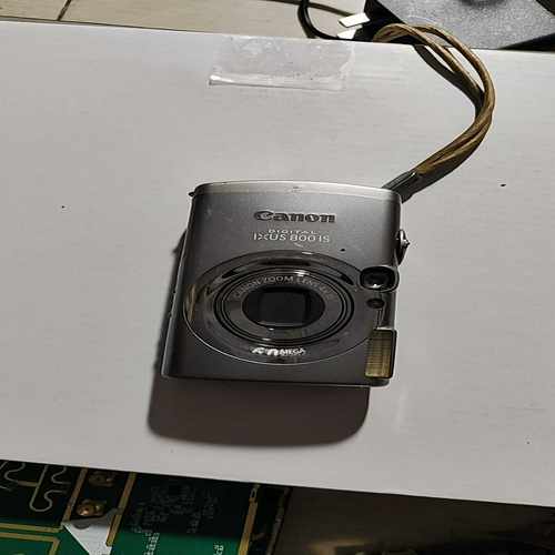 佳能IXUS800IS数码相机，银色机身，600万像素，--议价商品