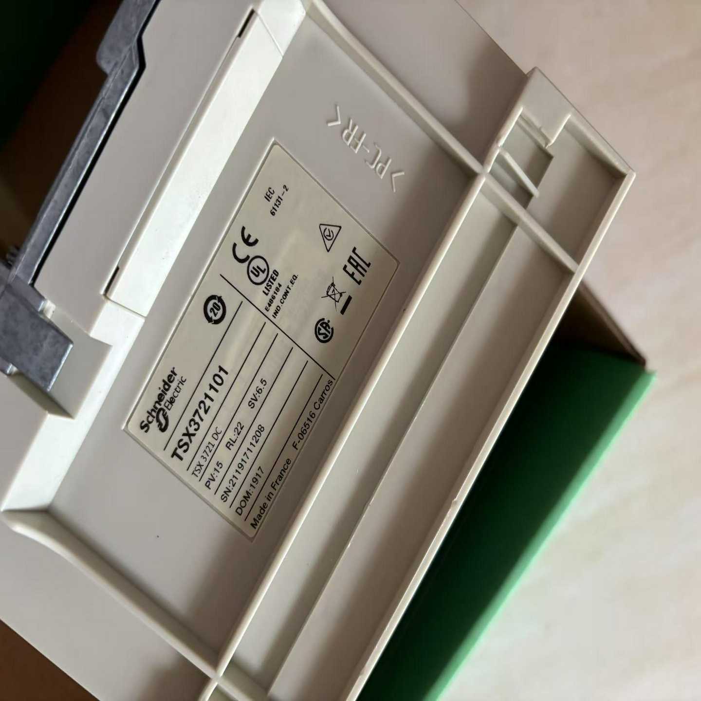 施耐德PLC模块TSX3721101，法国原装。--议价商品