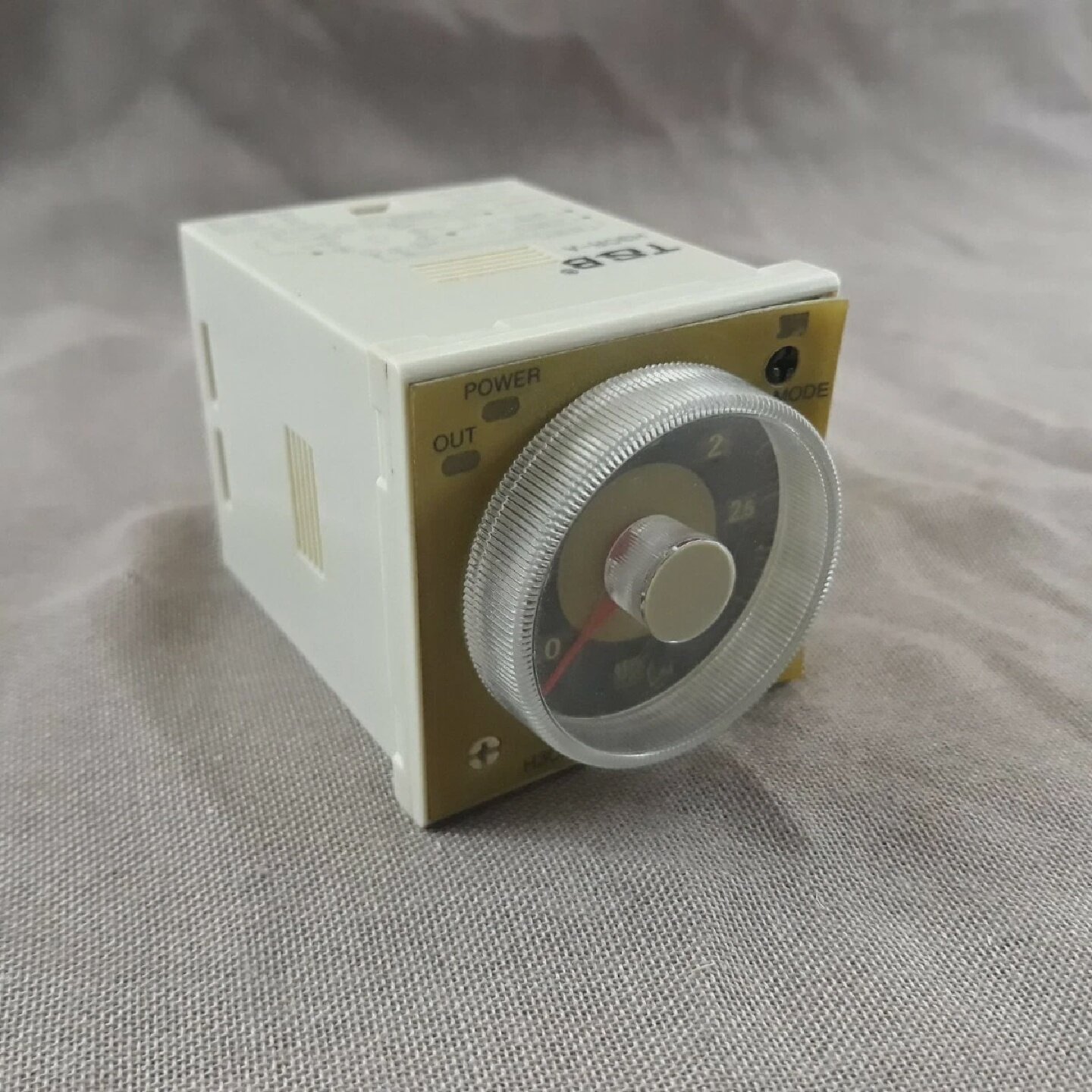 TB H3CRA Zeitschaltuhr 100240 VAC - 实物图
