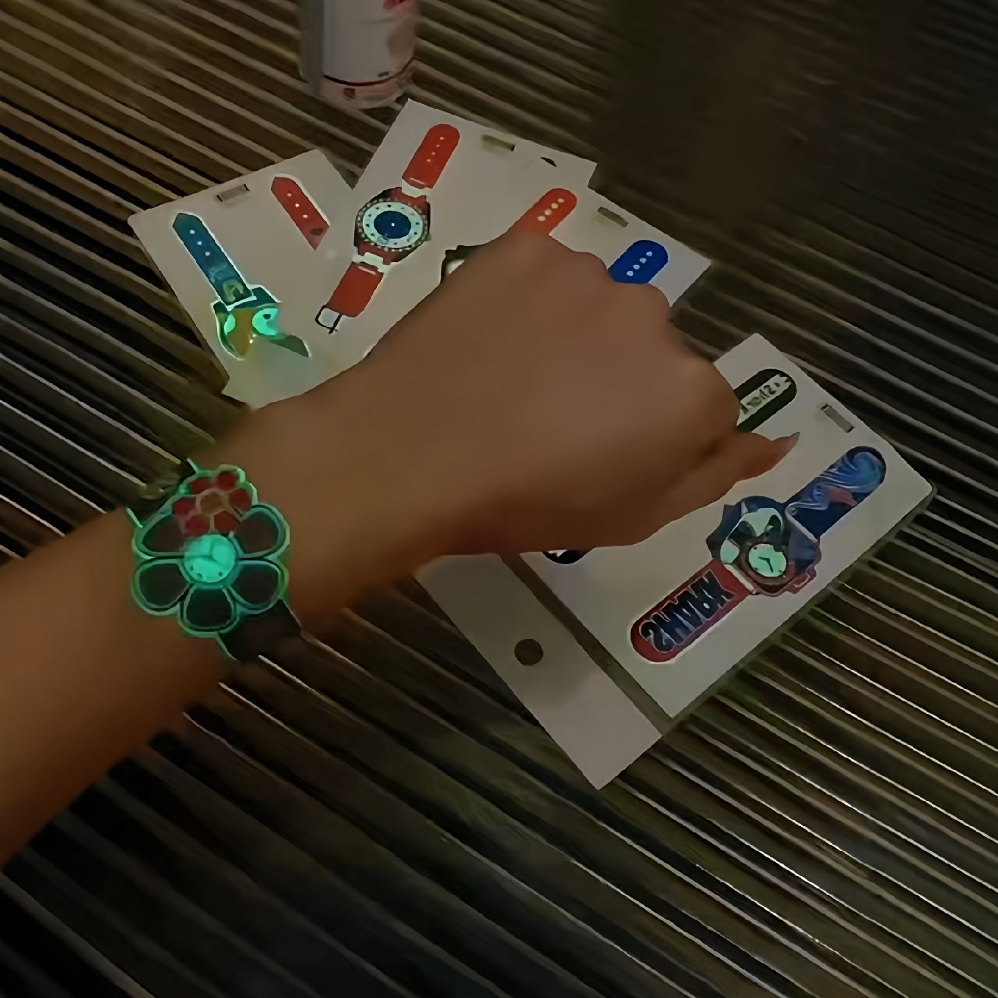 荧光手表贴纸防水纹身贴男孩女孩儿童贴画炫酷装饰夜间发光玩具,文具电教/文化用品/商务用品,贴纸/立体贴纸,淘宝优惠券,粉丝福利购,淘宝优惠卷