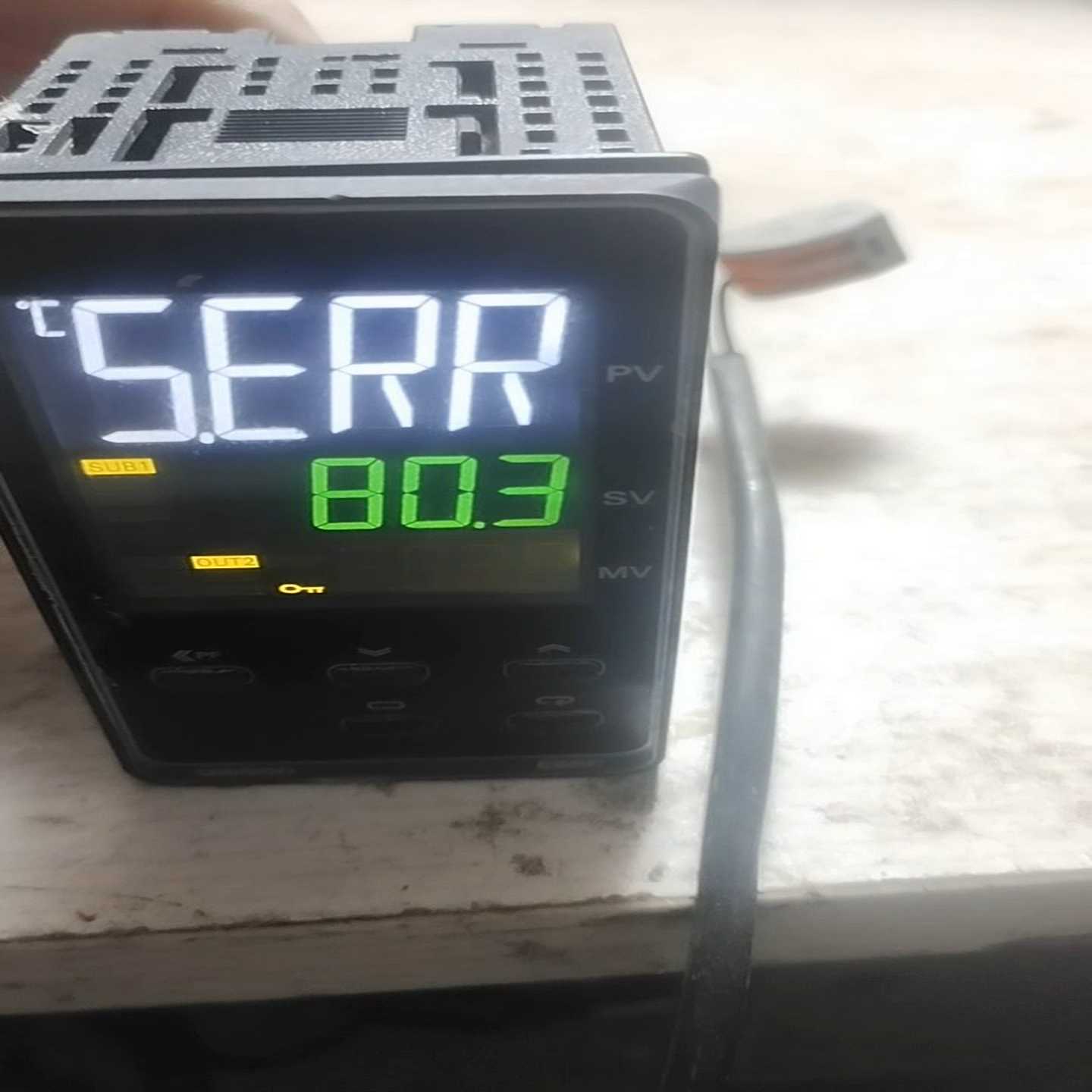 询价温控器E5EC-RR2ASM-800.如图，两只，功能