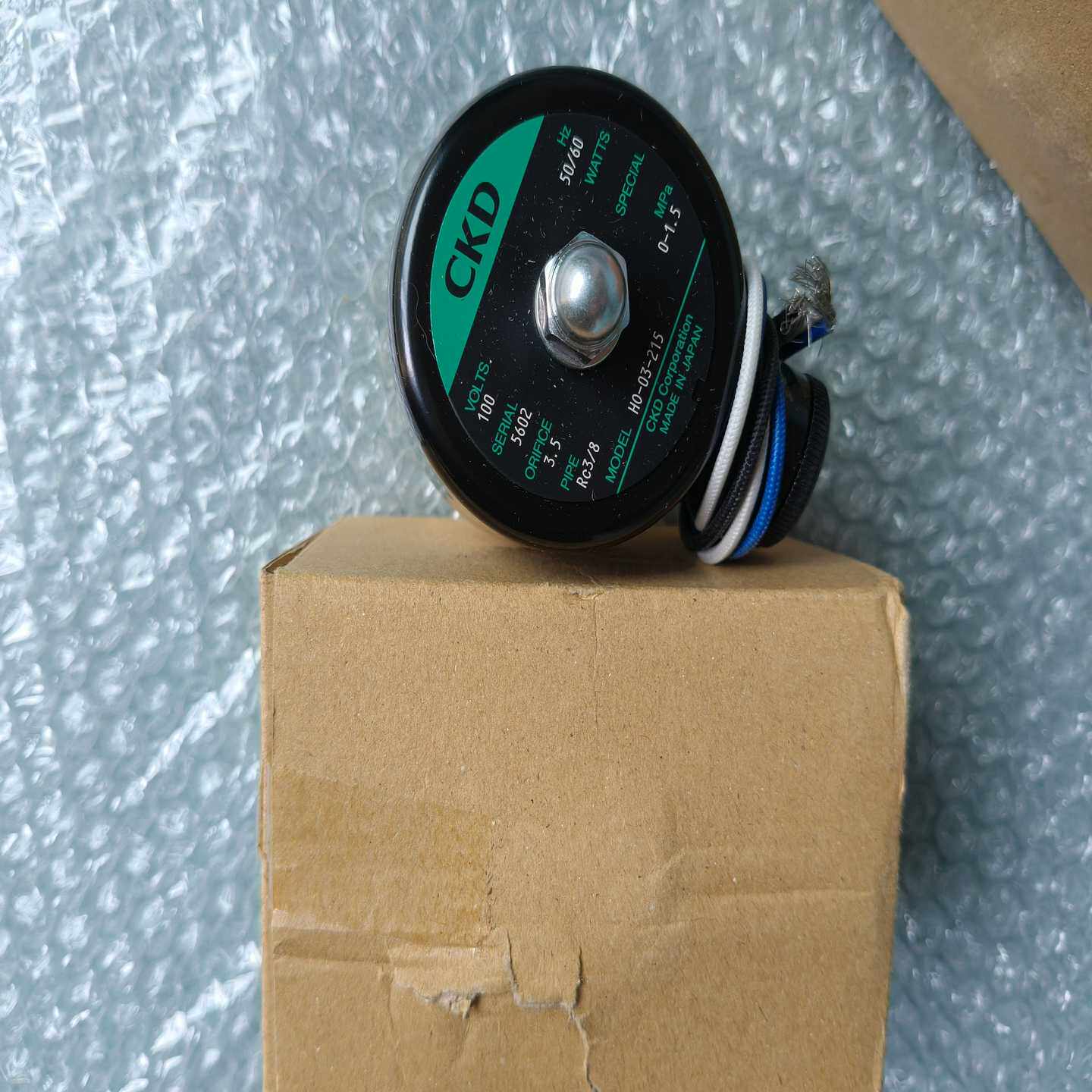 CKD电磁阀HO-03-215-AC100V，全新带原包装--议价商品