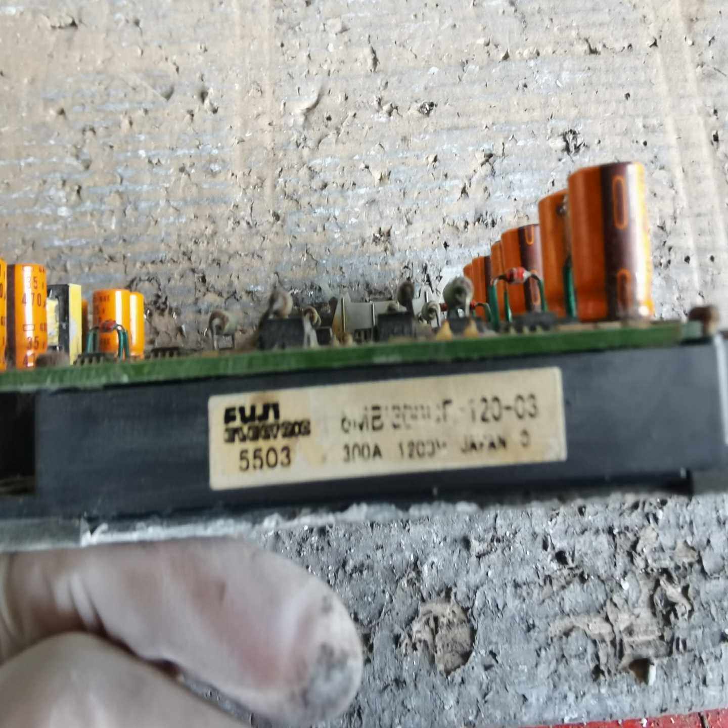 富士模块7MBI300UB-120-03~询价