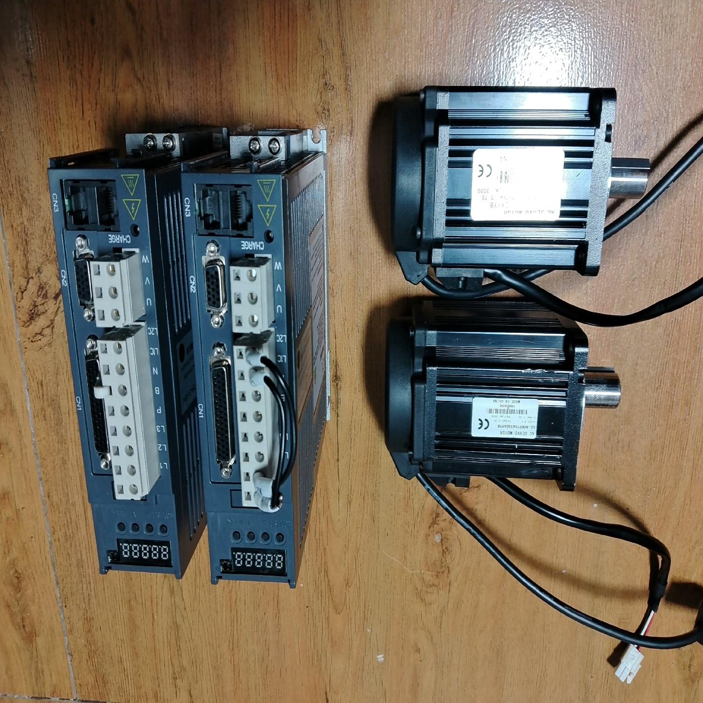 0.75kw众辰伺服电机US200-75A-2，电机US-8（佳毅工控）