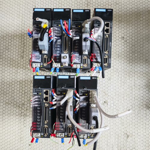 溢价-九新汇川驱动器IS620PS2R8ICES400W