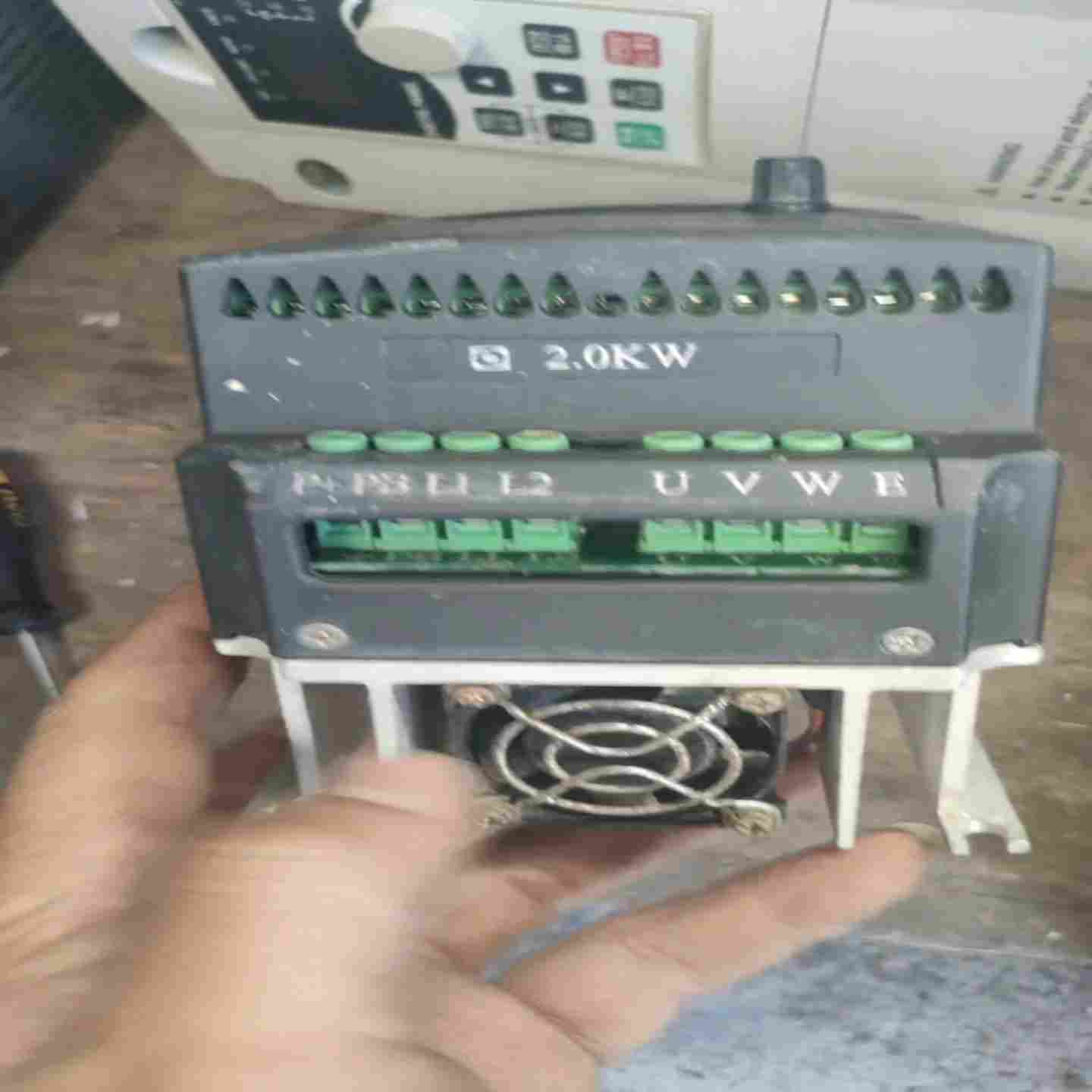 咨询-四方C300-220V2KW变频器一台，成色自定义，功能