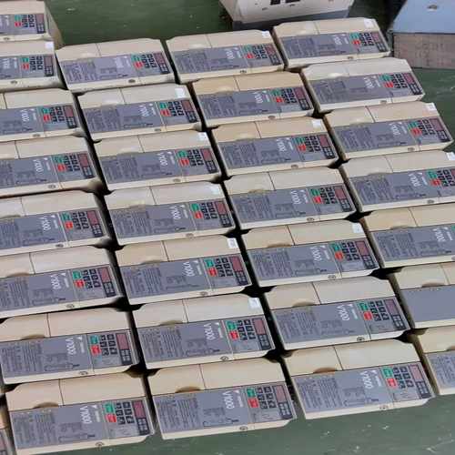 议价安川CIMR-VB4A0005BBA2.2/1.5KW变频器