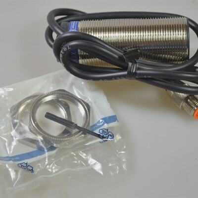 TELEMECANIQUE XSA V1401420  XSAV1401420 inductive proximity