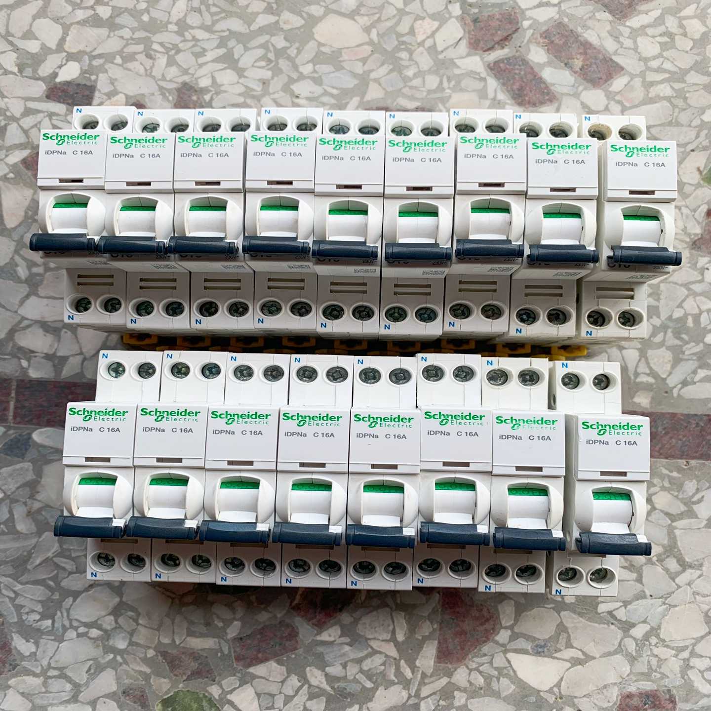 施耐德iDPNa1PN16a空气开关--议价商品