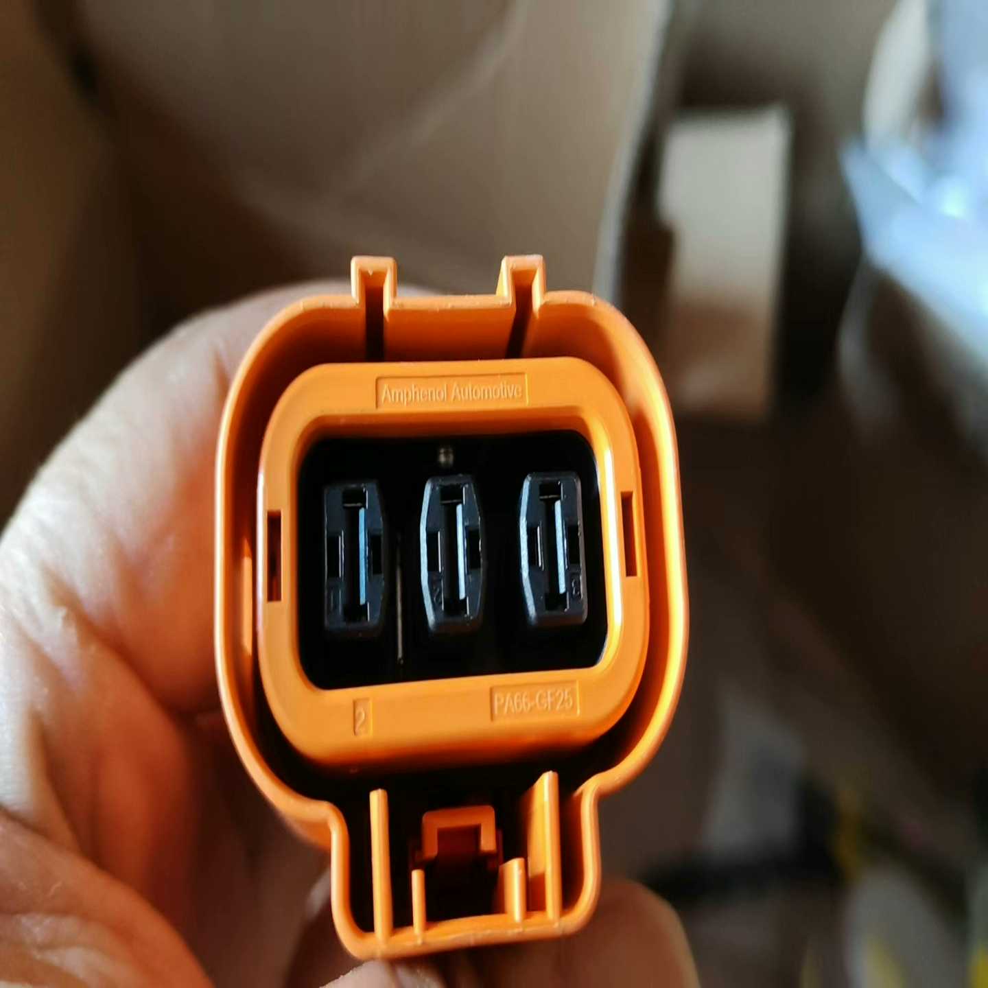 询价AMPHENOL/安费诺连接器HVC3P63FS106新