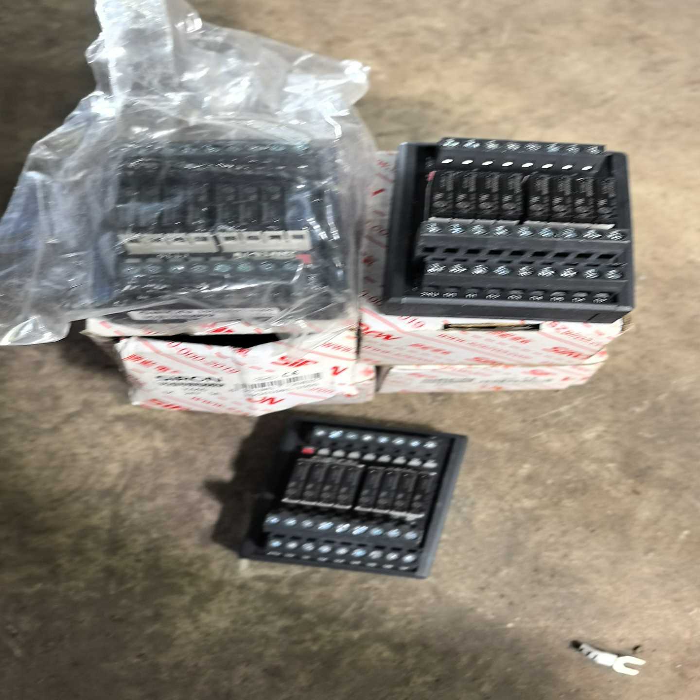 SIRON胜蓝8位信号继电器模块Y446！--议价商品