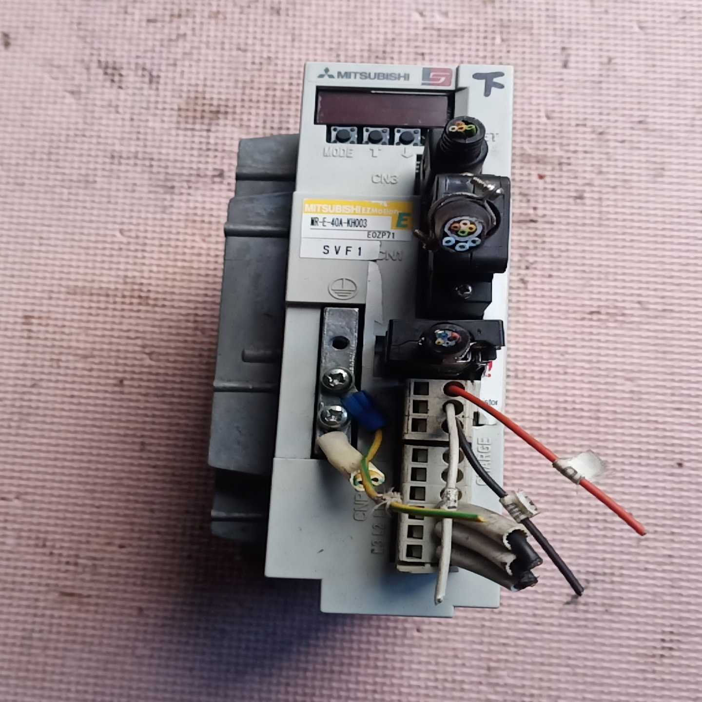 三菱驱动器E40A刚拆机成色如图完好无损--议价商品