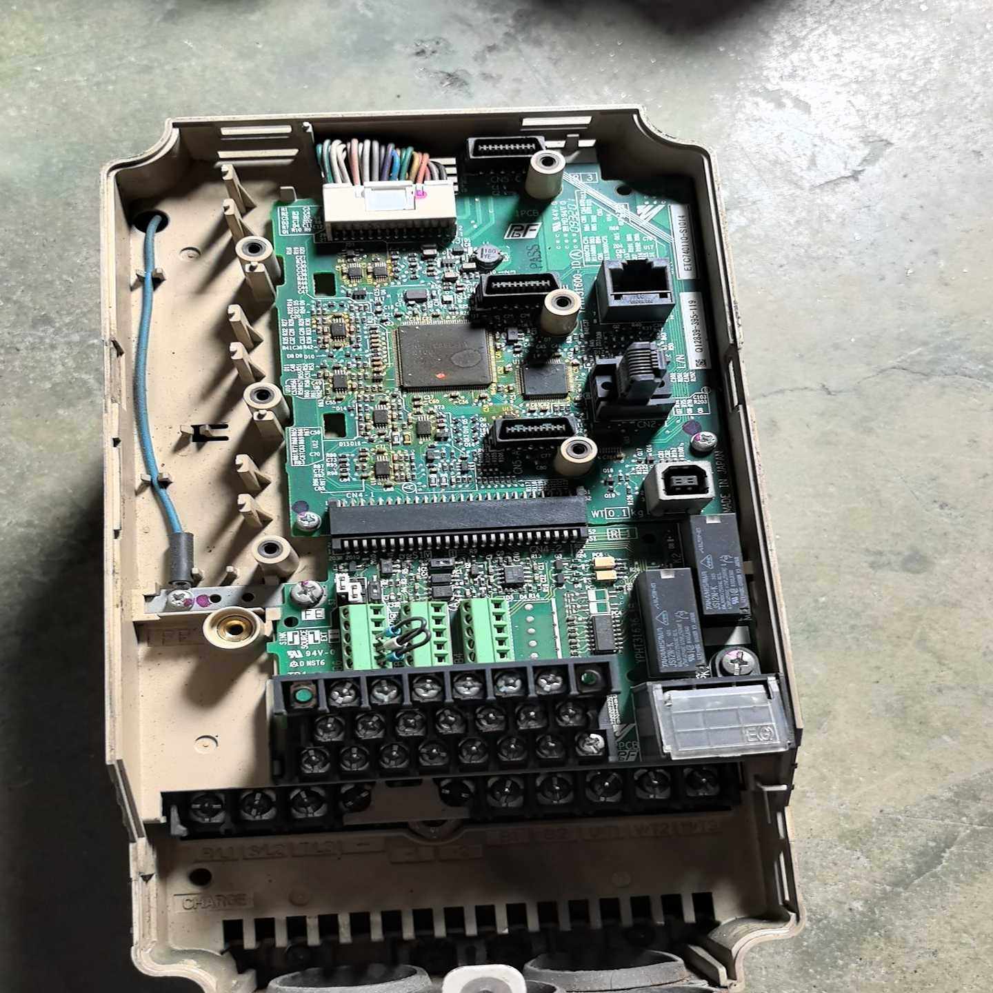 变频器CIMR-AB4A0011FAA通电报