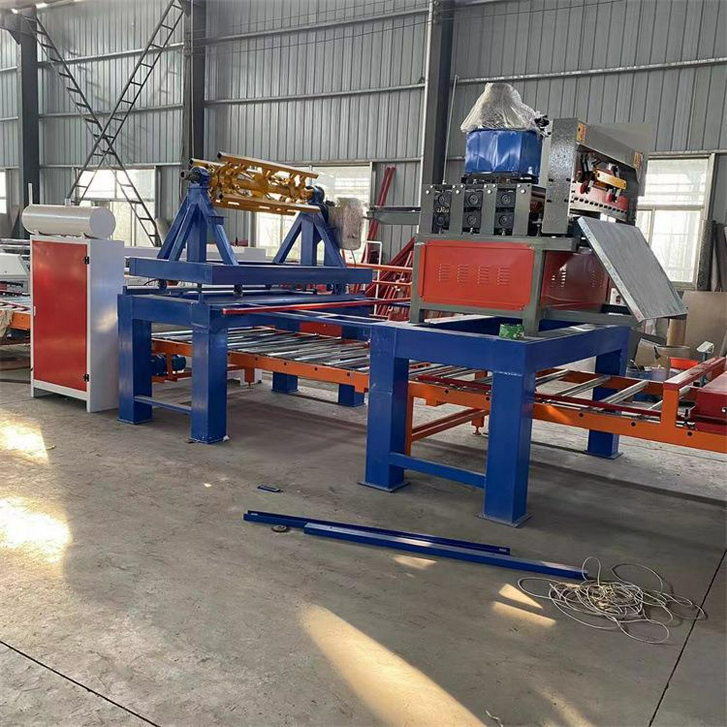 1300型金P属屋面彩钢瓦TO覆膜背胶PVC膜木饰面平贴机机镀锌板贴