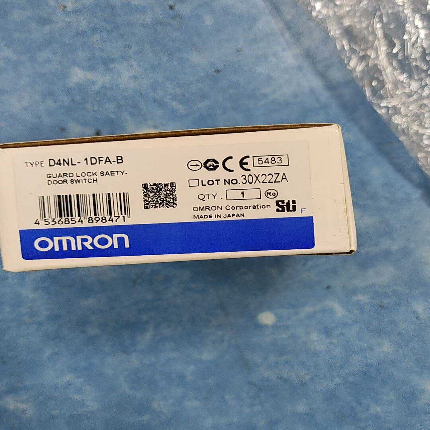 全新欧姆龙安全门开关D4NL–1DFA–B-议价