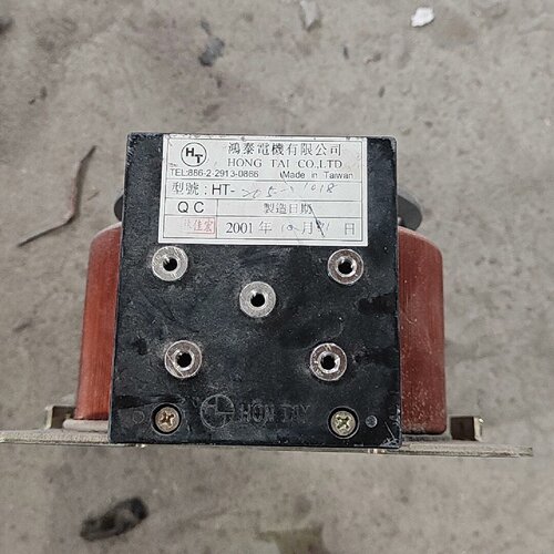 寻I鸿泰電机型号HT2051011有一个