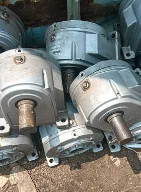 出LUSON品牌的齿轮减速电机，型号为130-150，银灰色--议价商品