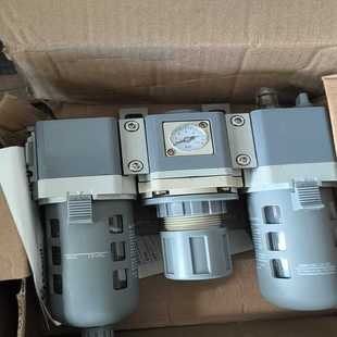 气动三联件EAW3000,带压力表显示,灰色外壳,成色良好。