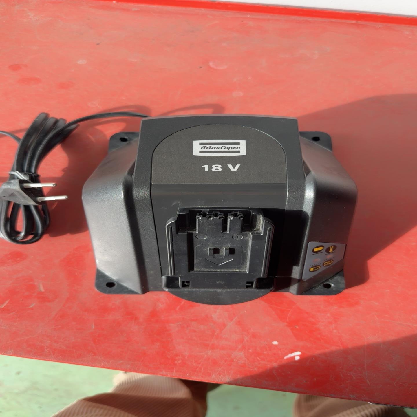 【请询价】阿特拉斯ATLAS COPCO  全新18v充电器包装齐全