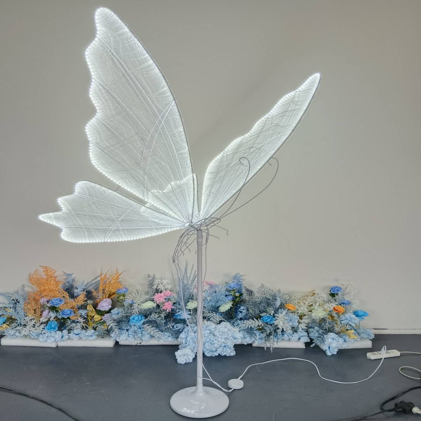 婚庆道具发光蝴蝶路引蕾丝烫金精灵天使翅膀挂件悬吊式天花板装饰