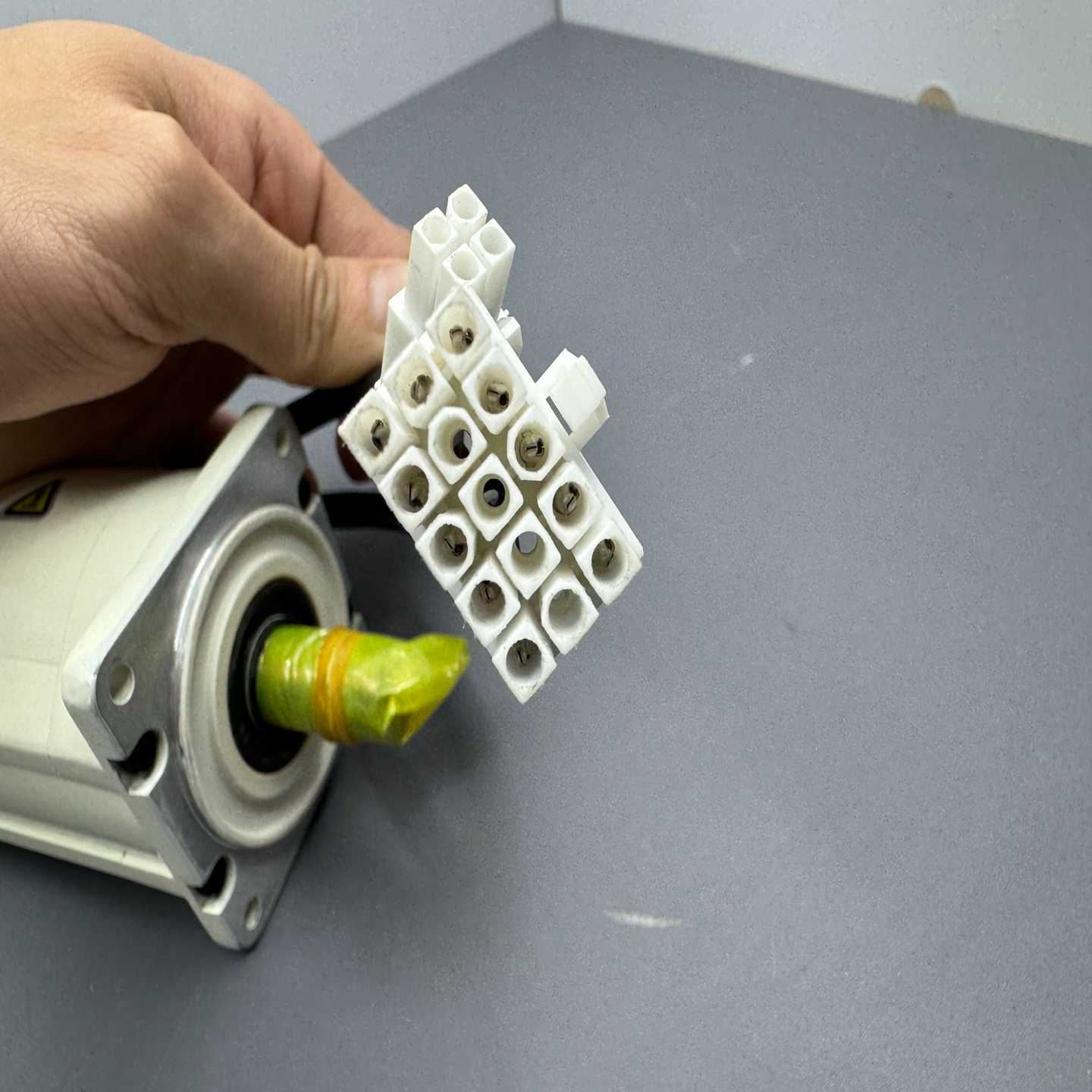 咨询-安川变频器电机联系