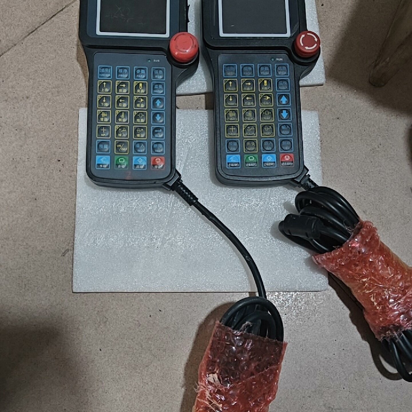 华成机械手控制系统手柄,成色如图保护贴膜还在,线完整包好包邮