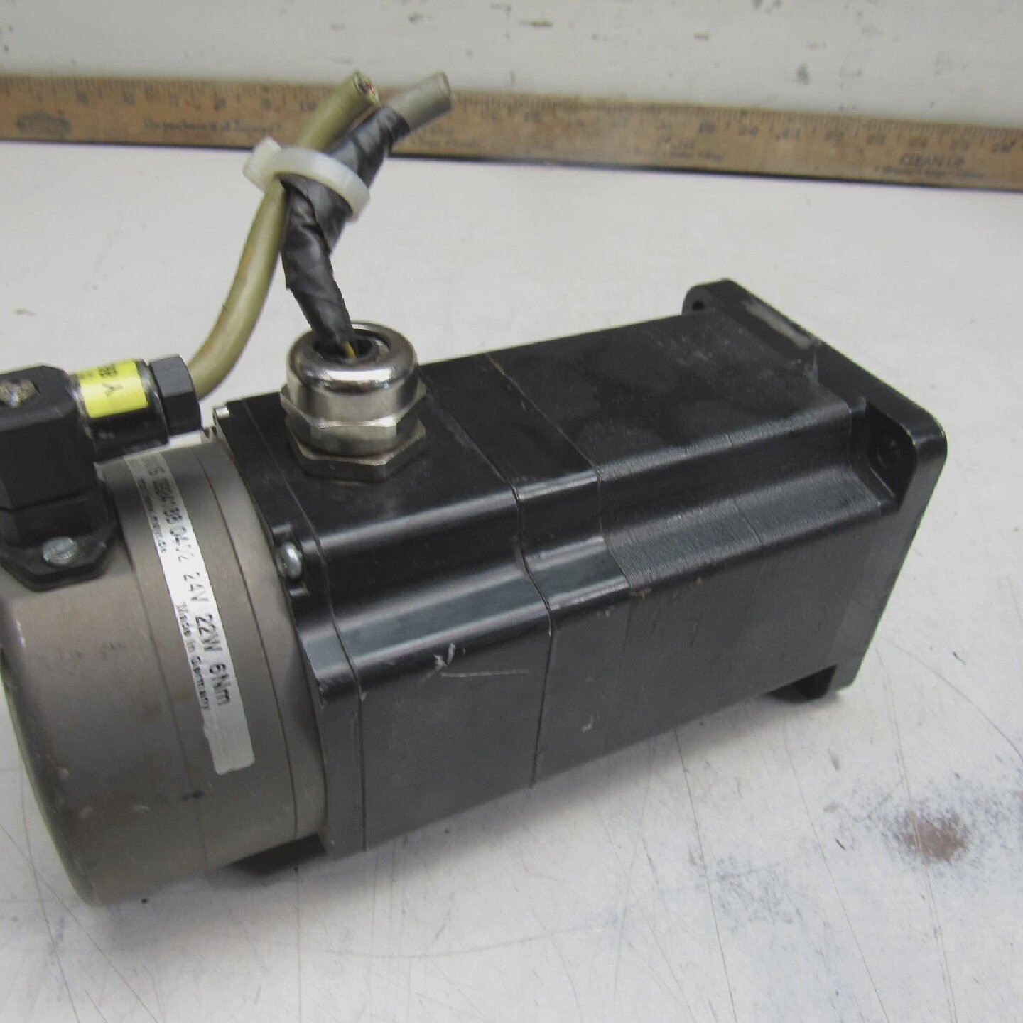 BERGER LAHR SERVO MOTOR VRDM391050LWBOB 230Vac 24Vdc 22W NIC