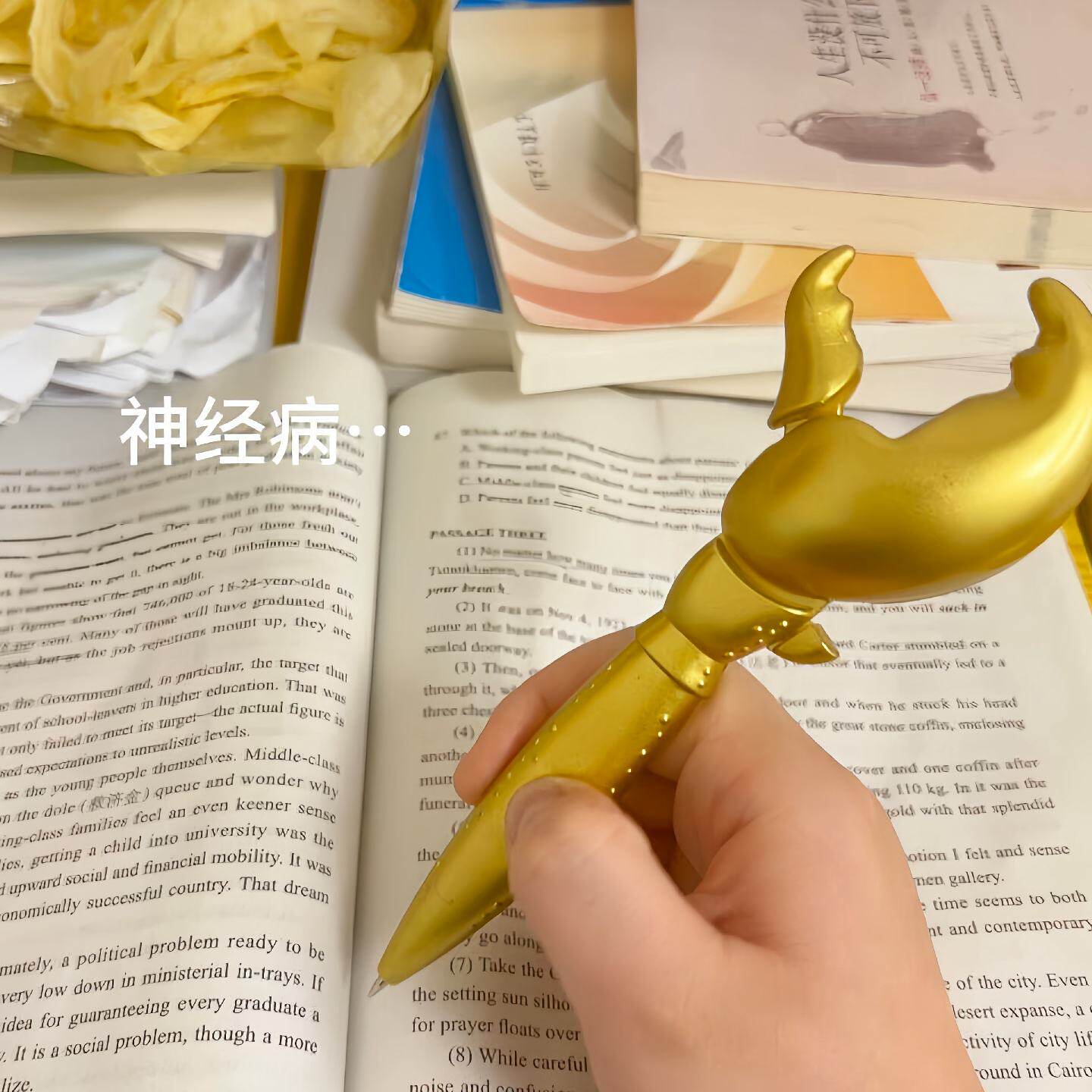 有钱花木鱼蟹钳笔抽象圆珠笔学生解压玩具笔木鱼按压式夹薯片