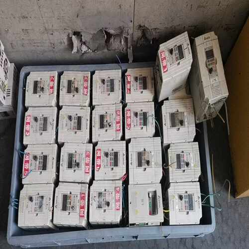 现货变频器VFD-M原装VFD004M21A测试