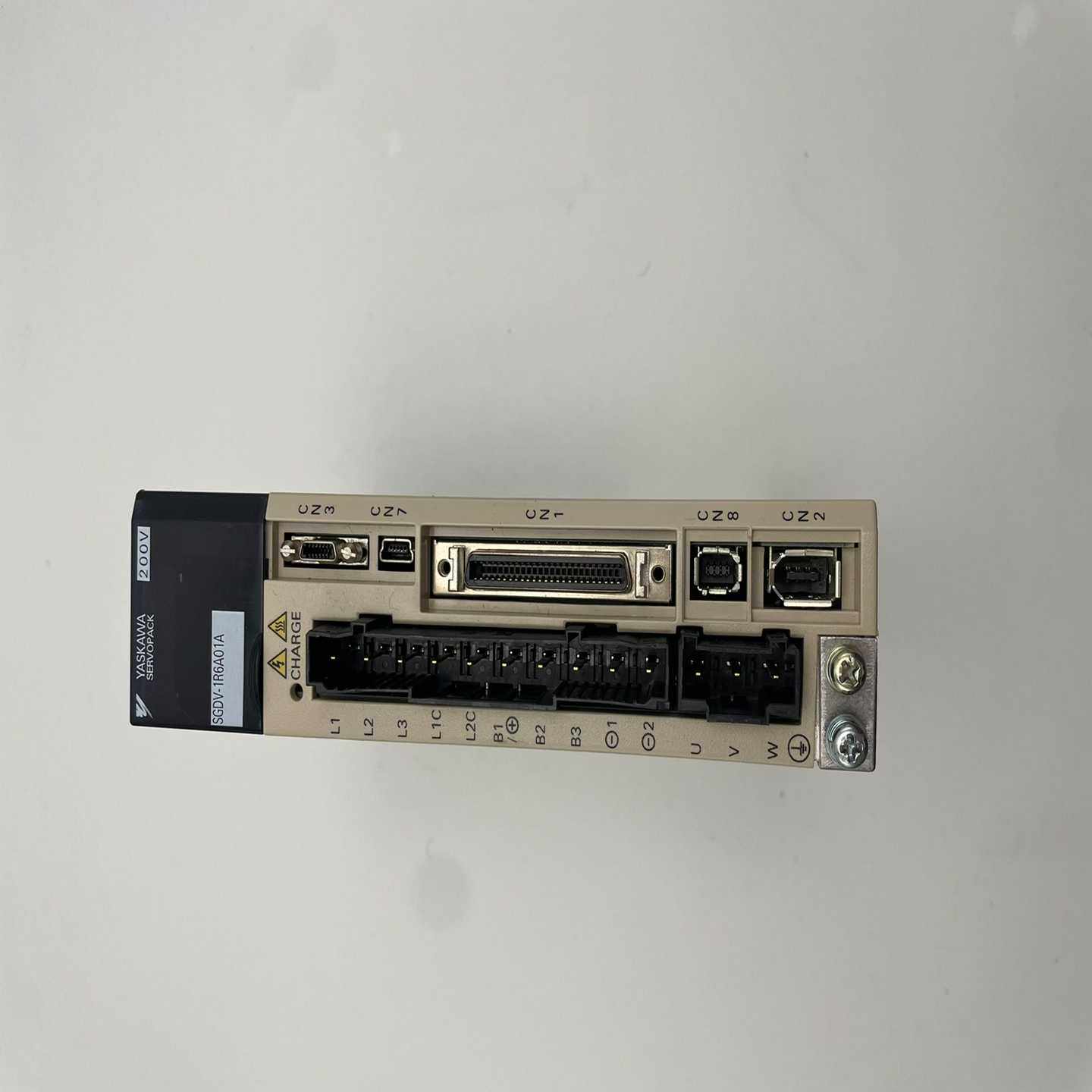 安川伺服驱动 SGDV-1R6A01A 实物拍摄{议价}