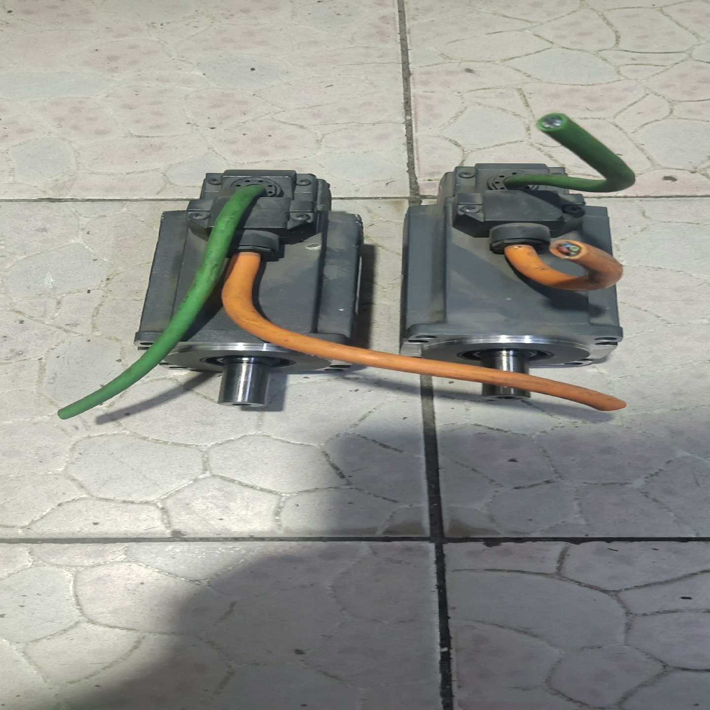 电机1FL6034-2AF21-1AA1，电机两个.具询价