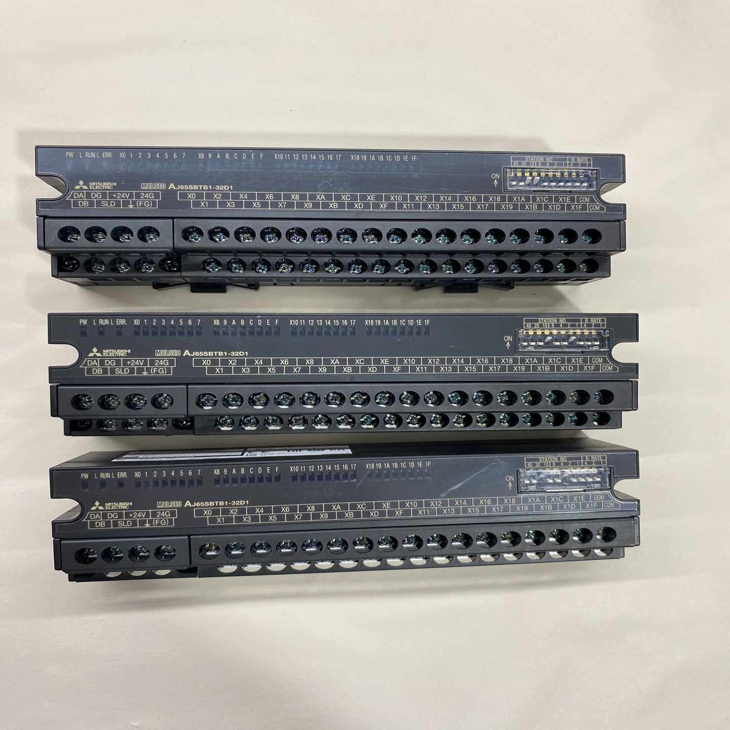 三菱远程模块AJ65SBTB1-32D1实物图，数量多个，功--议价商品