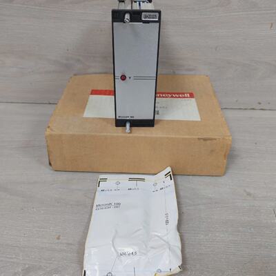 HONEYWELL MICRONIK 100 Q642D1005 CONTROLLER NEW WITH FILTHY