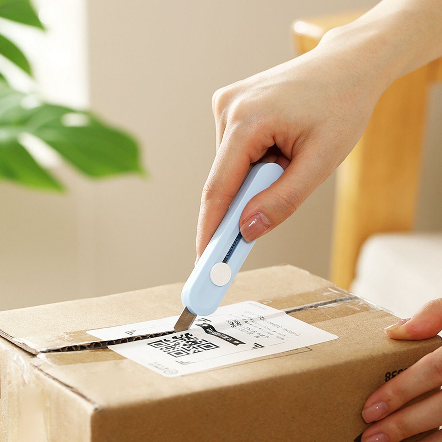 美工刀小型迷你高颜值做手工小刀拆快递神器简约不伤手包裹开箱刀