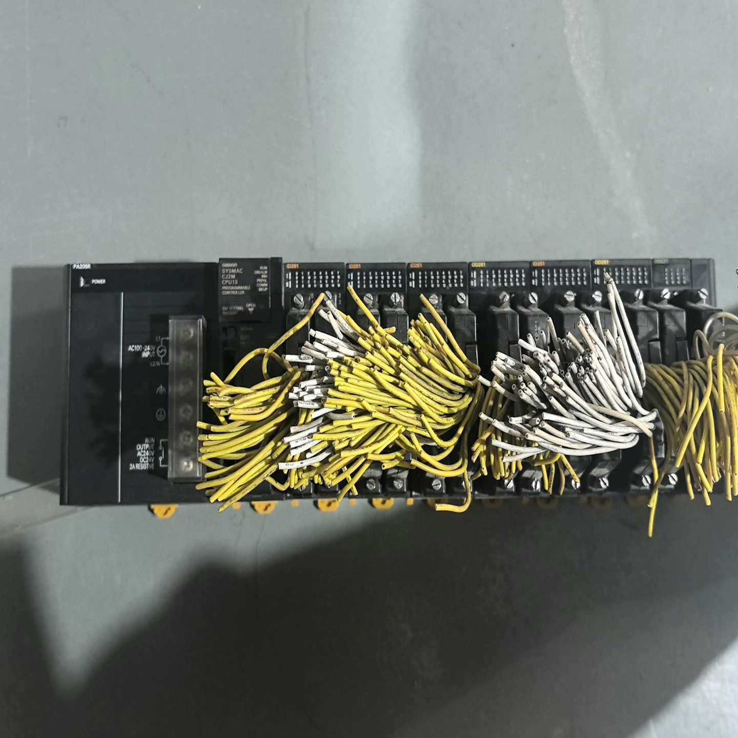 CJ2M-CPU13    电源PA205R~询价