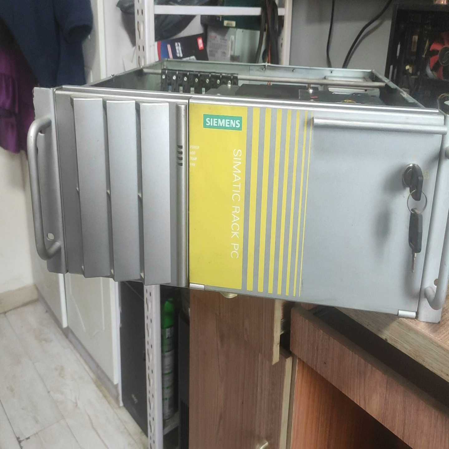 西门子IPC547C工控机，成色如图，开机正常，简单清理一-询价客服