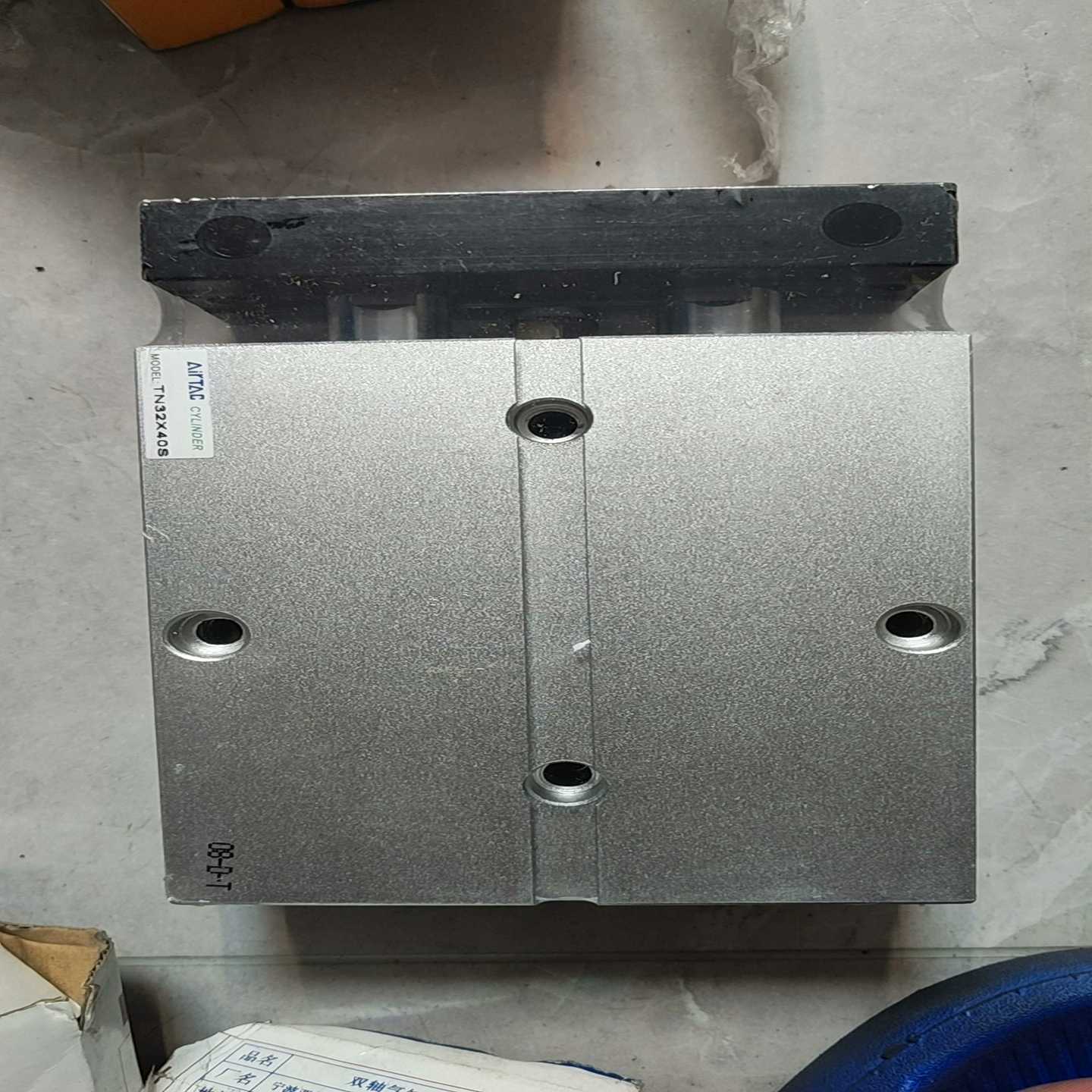 亚德客气缸TN32x40S全新一个没开封全新不包邮--议价商品