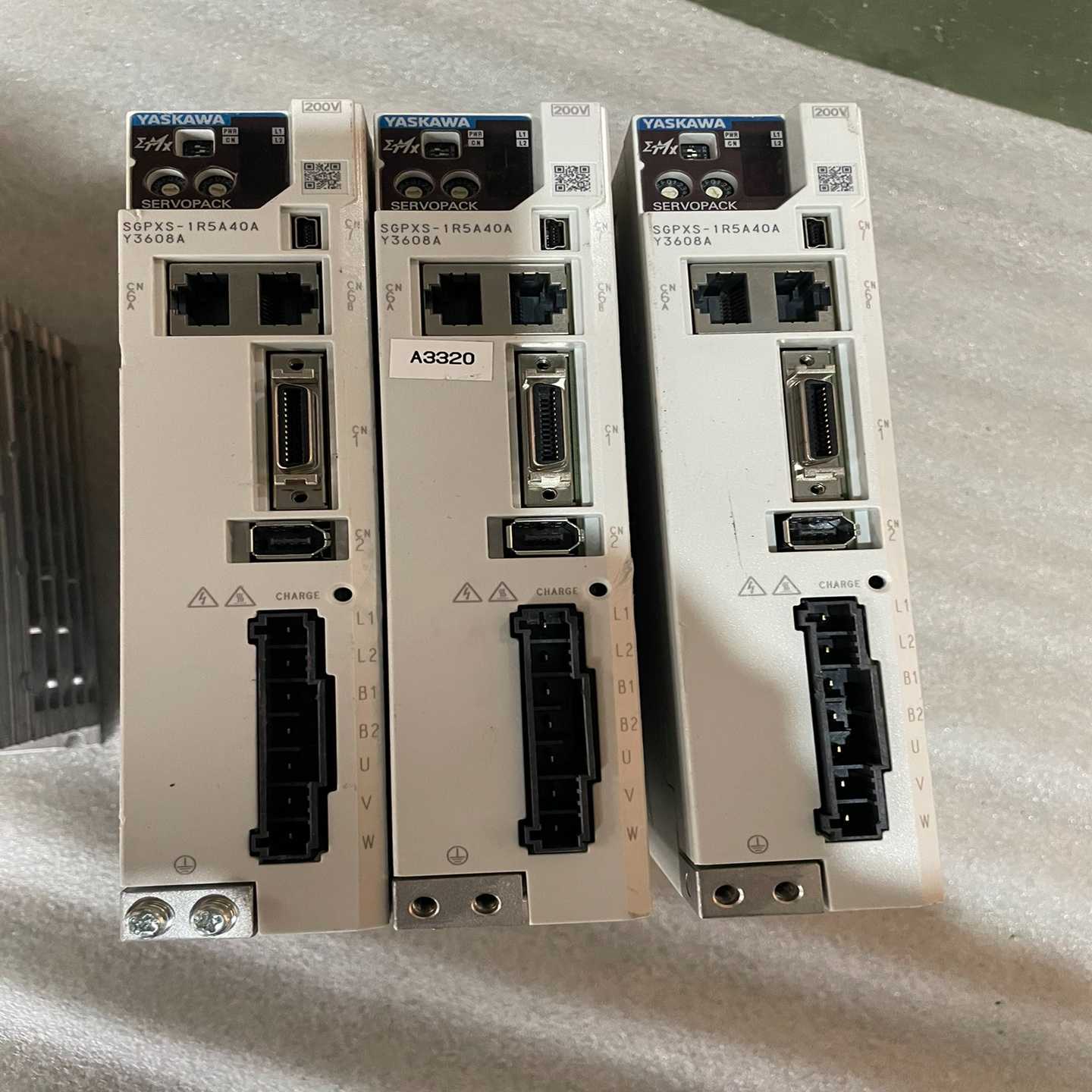 安川驱动器，SGPXS-1R5A40AY3608A，200W