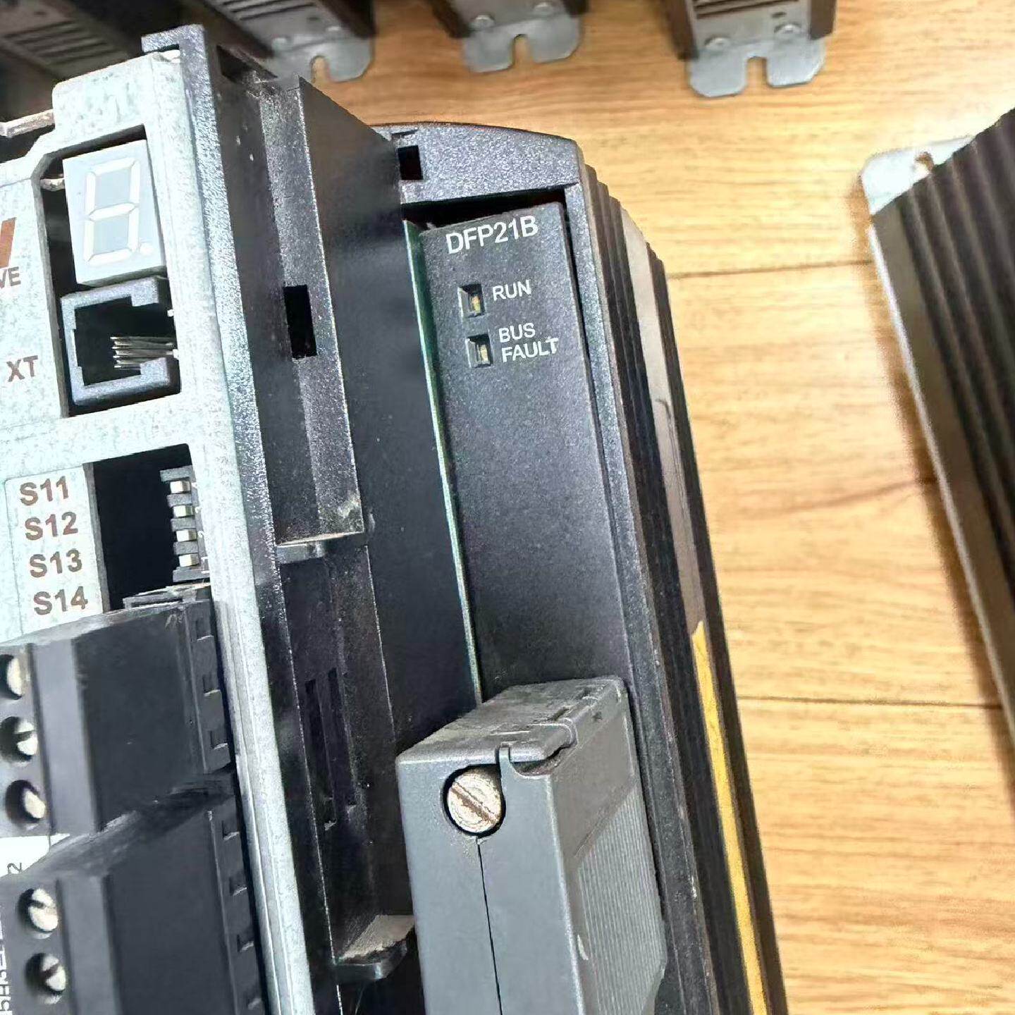 MDX61B0005-5A3-4-00 DFP21B DEH--议价商品