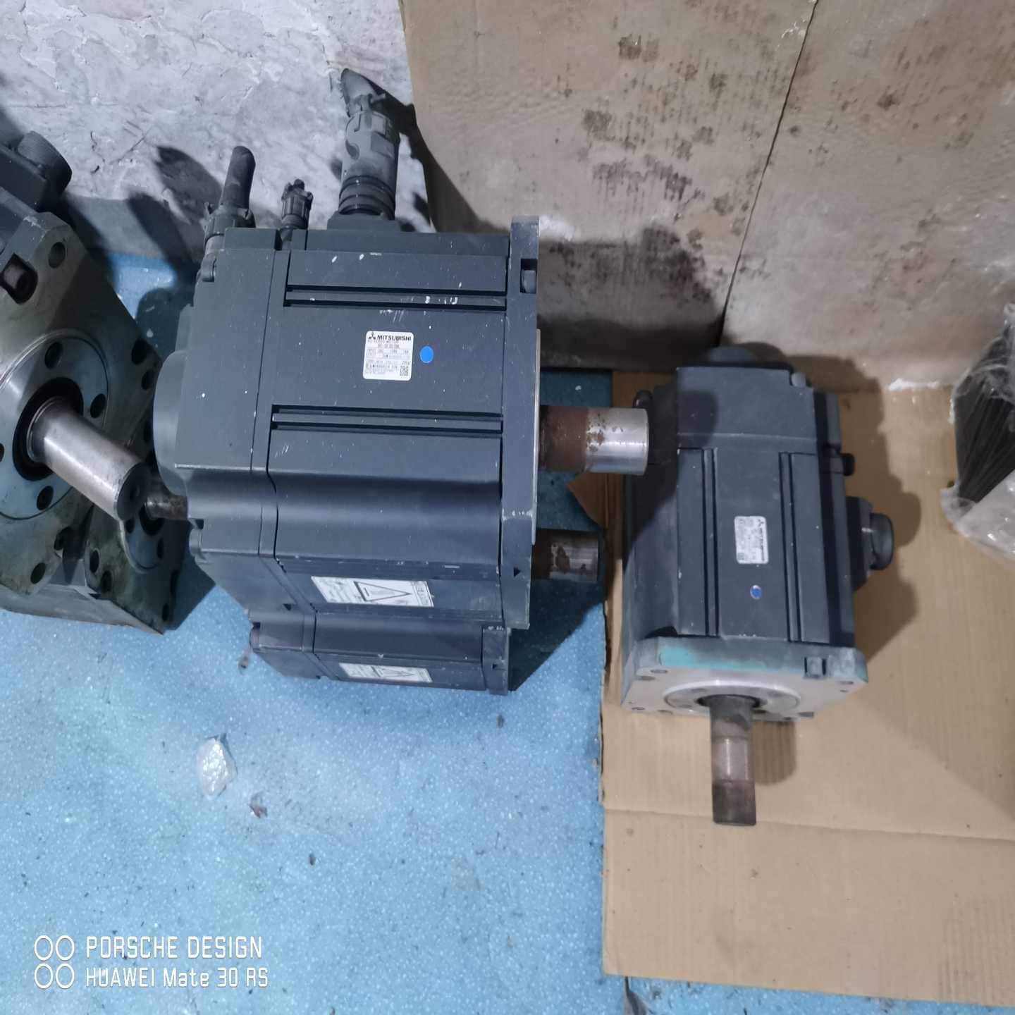 二手三菱拆机HC-SF201BHC-SF301BK--议价商品
