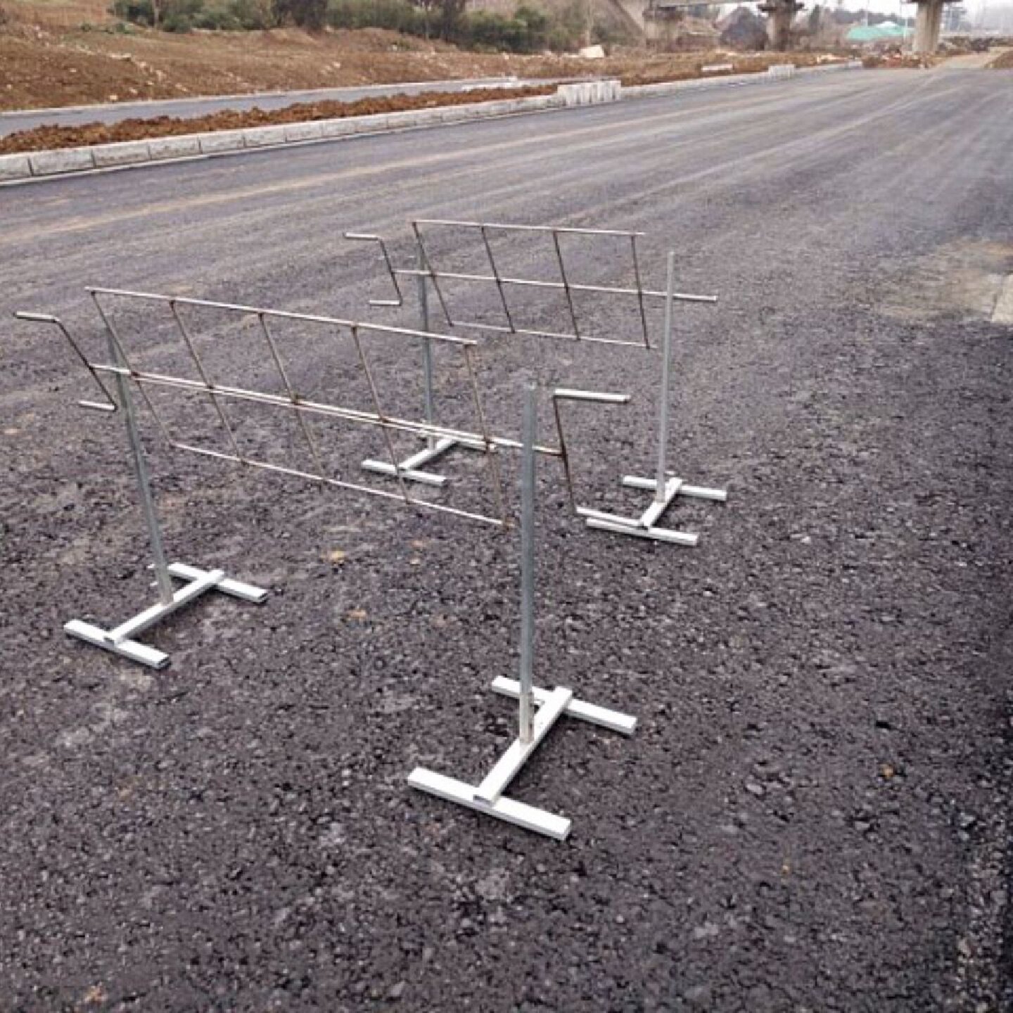 户外不锈钢烤全羊架子炉子烤网加厚木炭乳猪烧烤架羊腿兔子烧烤炉