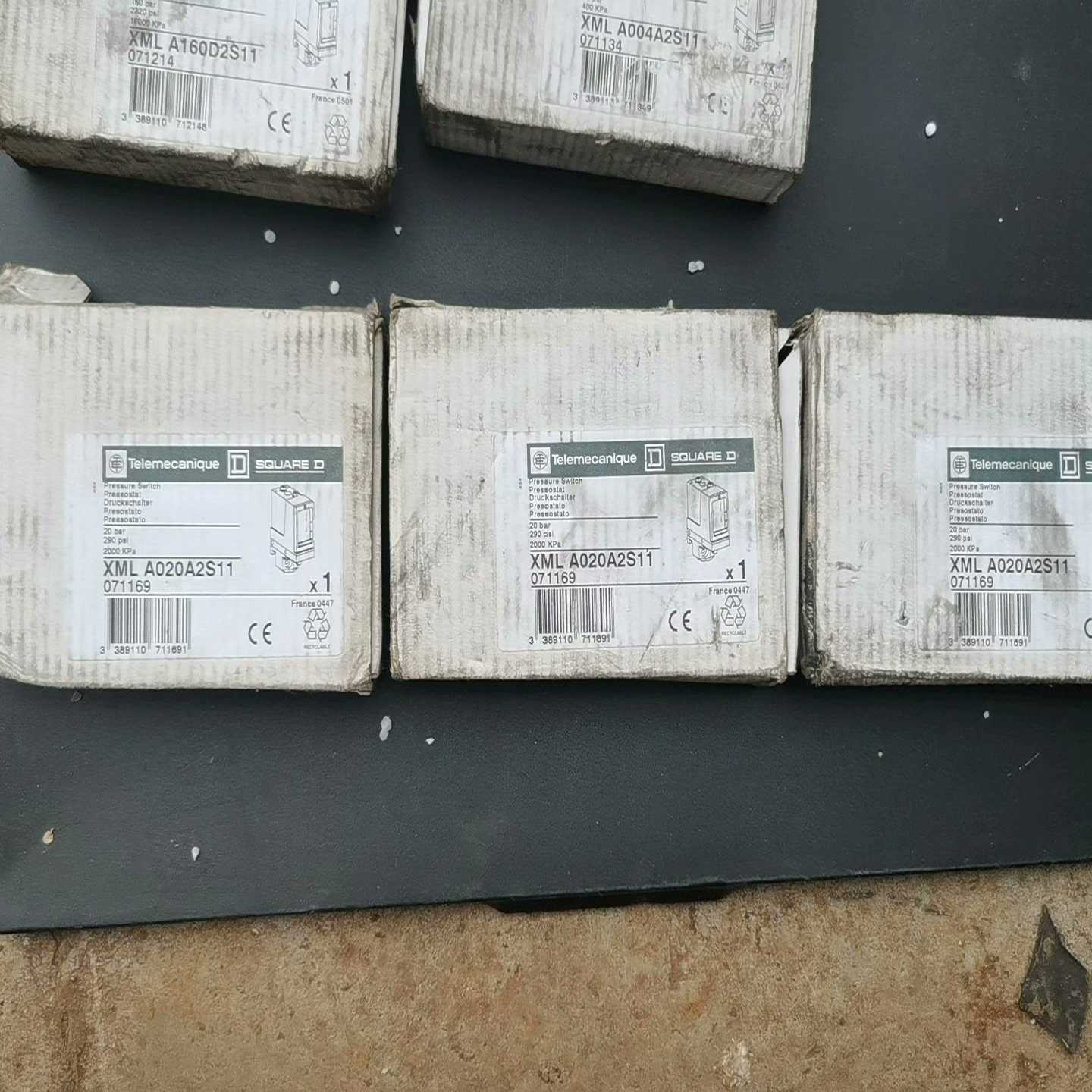 施耐德XMLA004A2S11压力开关--议价商品