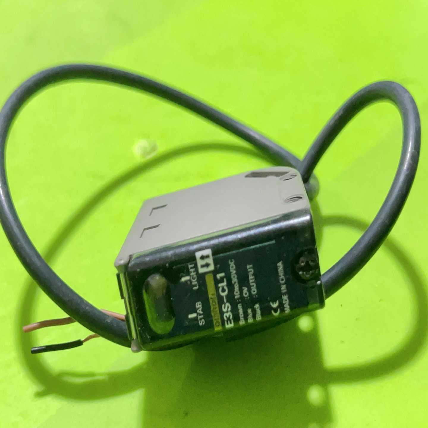 光电开关E3S-CL1E3S-CL1-2成色如图询价